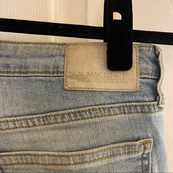 SIZE 26 | Zara blue jeans with rip detail - Picture 4 of 4